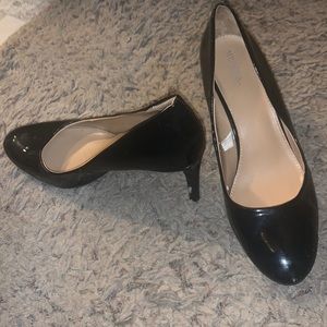 Like new black shiny pumps/heels